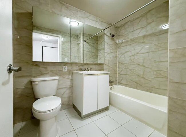 Foto del edificio - 310 E 2nd St