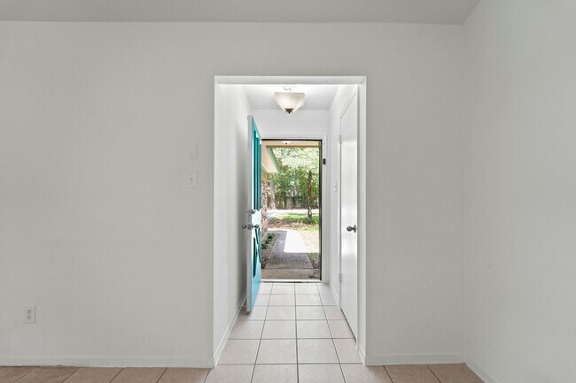 Building Photo - 3 W Woodtimber Ct