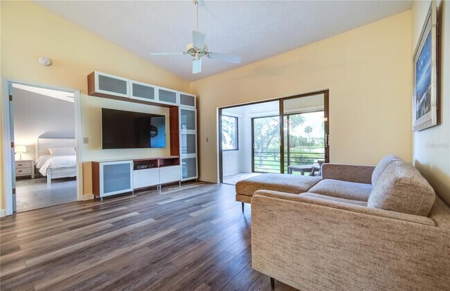 Foto del edificio - 600 Carriage House Ln