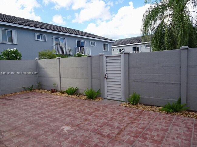 Foto del edificio - 7921 SW 152nd Ave