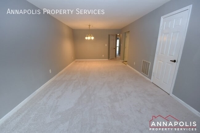 Building Photo - 2615 Compass Dr