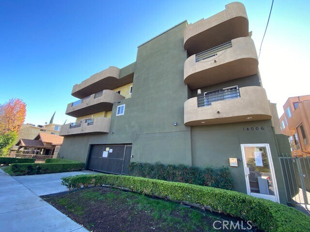 Primary Photo - 14006 Vanowen St