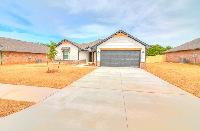 Building Photo - 4613 Lincoln Lndg