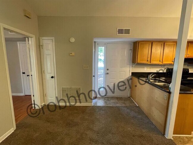 Foto del edificio - 4818 McAlpine Ln