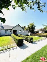 Building Photo - 1048 Elm Ave