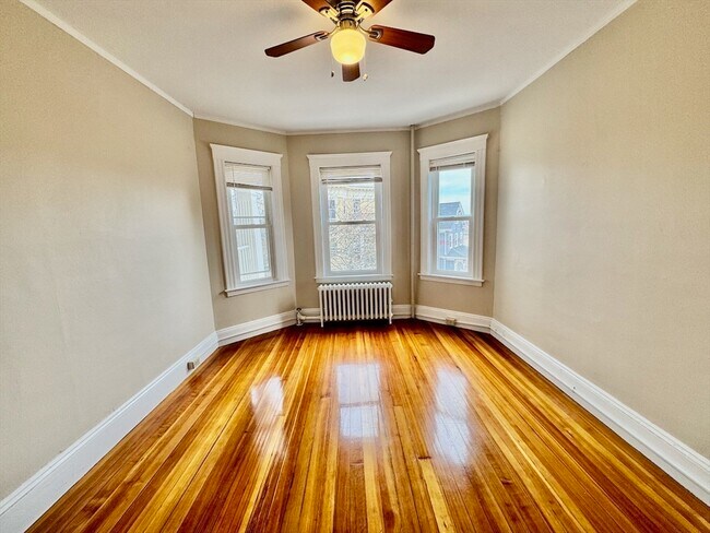 Building Photo - 25 Rowell St