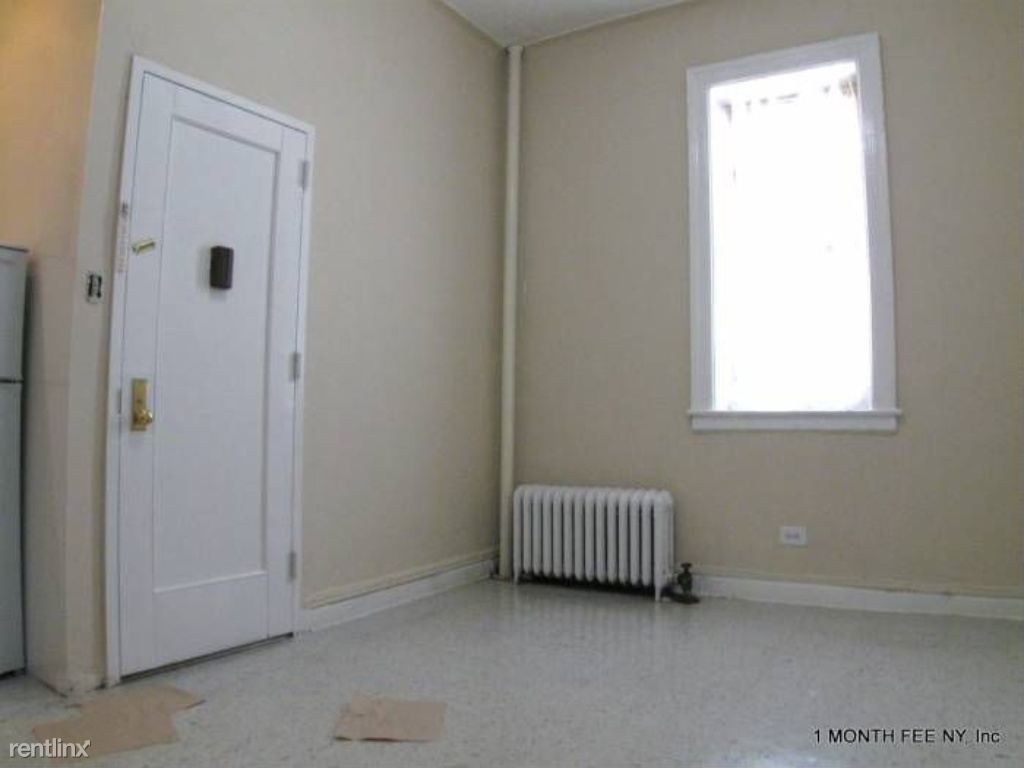 Building Photo - 670 W 204th St