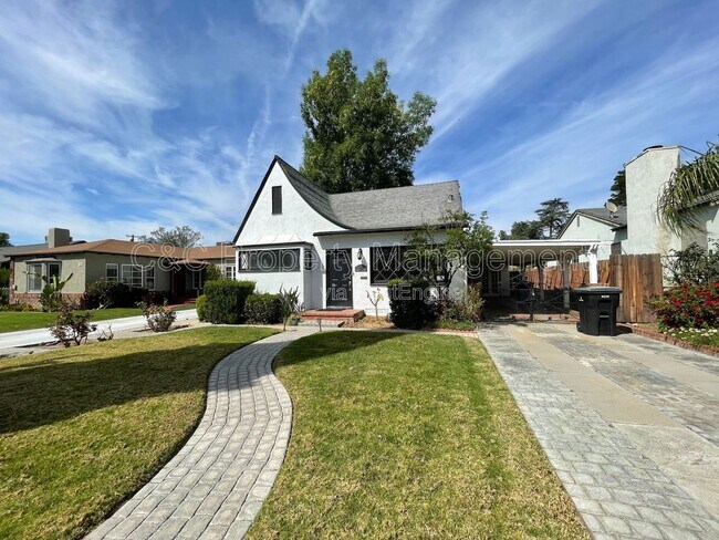 Building Photo - 4621 Sunnyside Dr