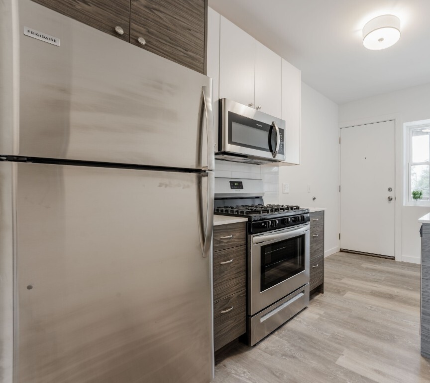 Foto principal - 1704 W Glenlake Ave
