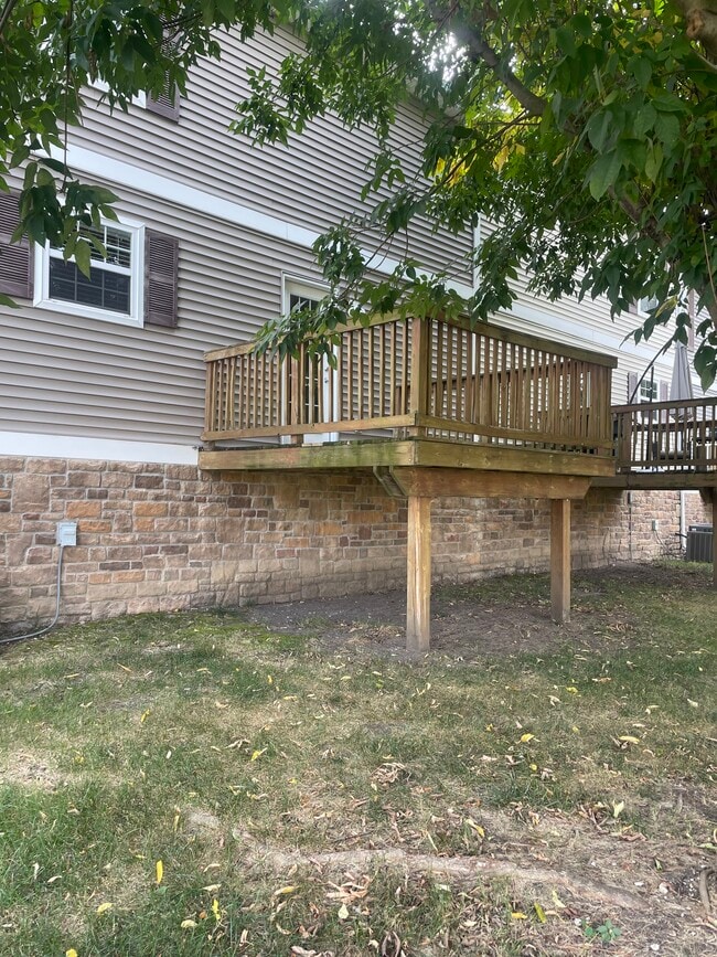 Building Photo - 386 NE Olivewood