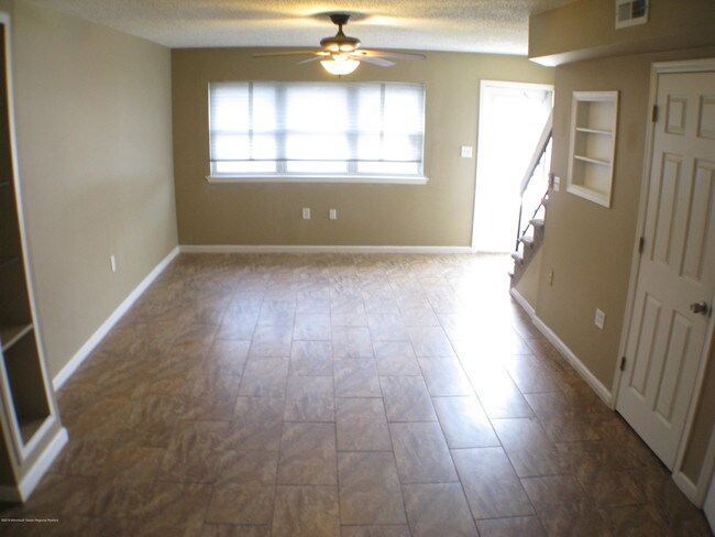 Building Photo - 145 Briar Mills Dr