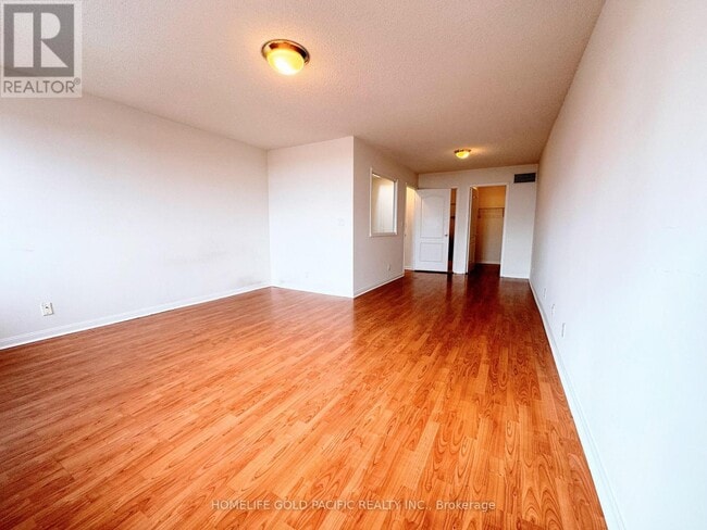 Building Photo - 28 Sommerset Way