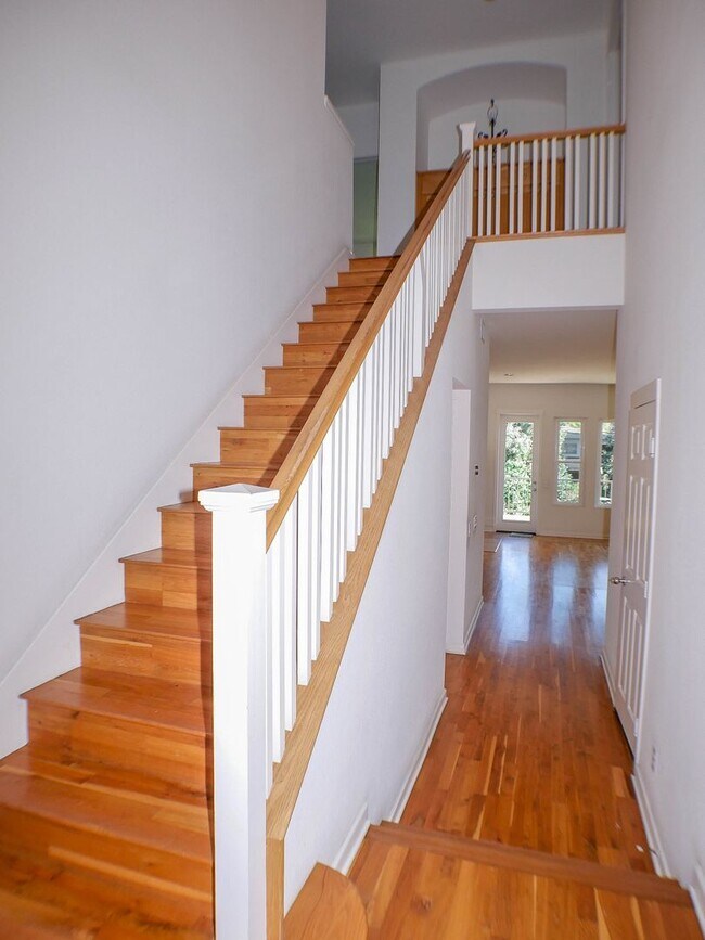 Building Photo - Beautiful Bankers Hill Home With Canyon Vi...