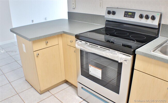 Foto del edificio - 437 SW 7th St