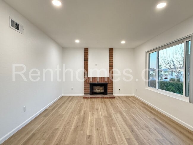 Building Photo - 8181 Elston Pl