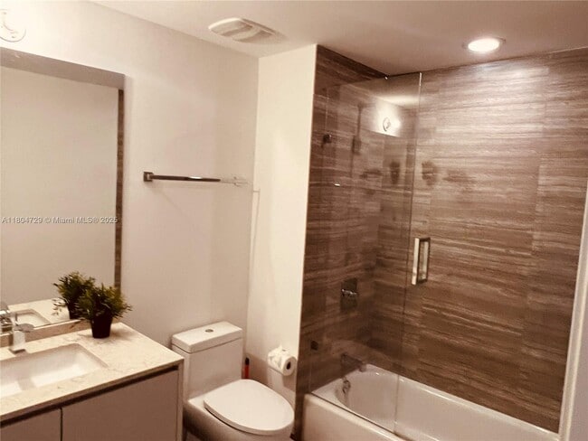Building Photo - 1010 Brickell Ave