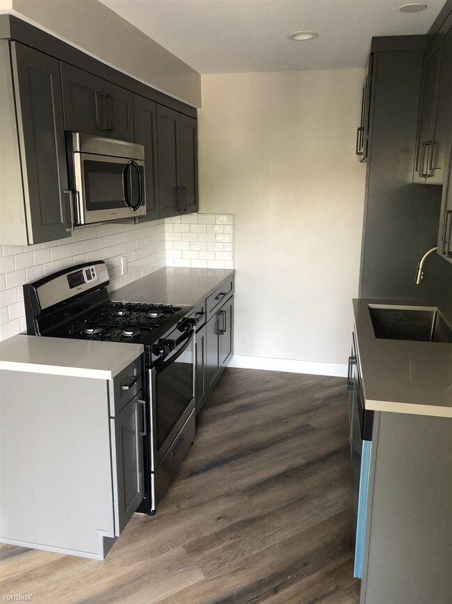 Foto del edificio - 2 br, 2 bath Apartment - 1870 Rodney Dr Apt 4