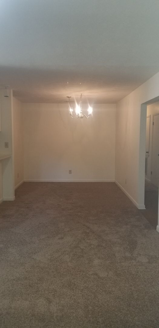 Building Photo - TOP FLOOR 2 BED/2BATH CONDO (Shameika)