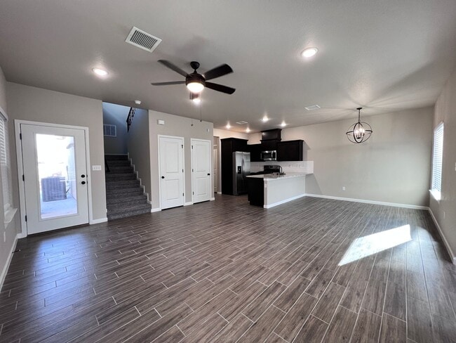 Building Photo - Upper Valley 3 Bedroom 2.5 Bath Townhome