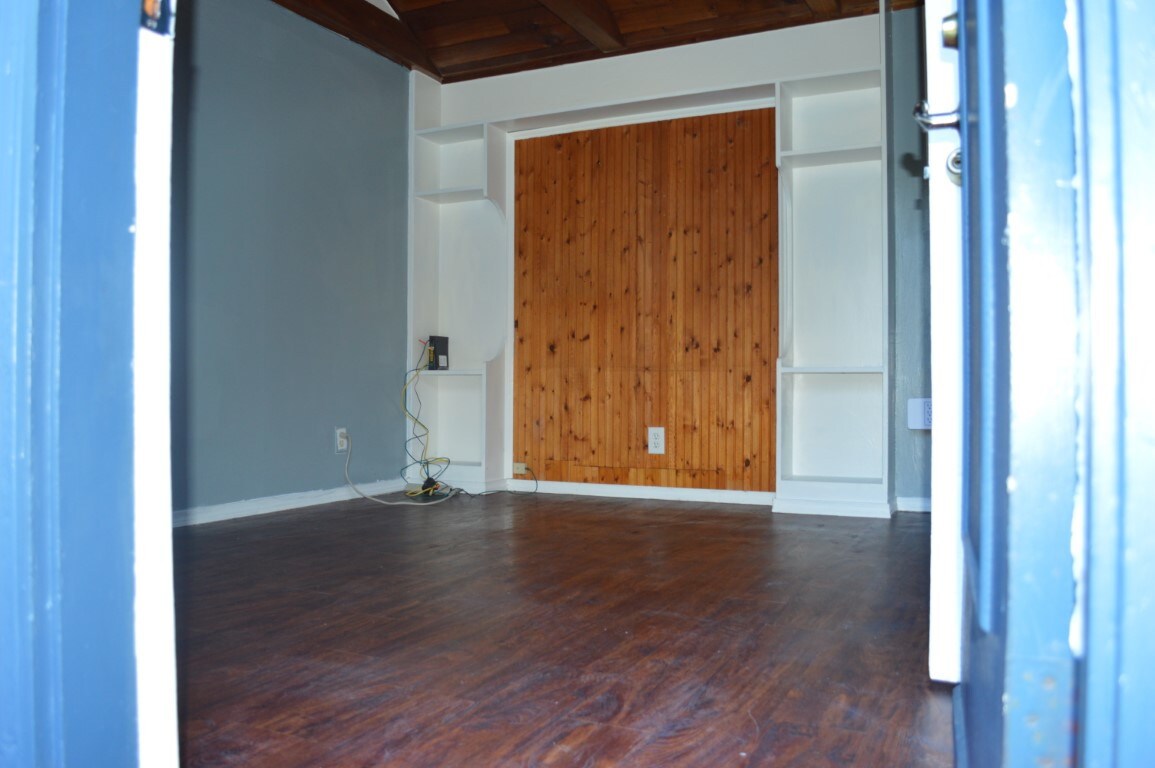 Primary Photo - 430 S Holladay