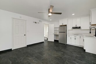 Building Photo - 1615 Halo St