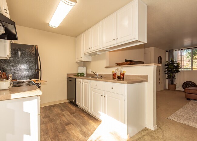 Modelo 2x1 821 pies cuadrados. - Hathaway Court Apartments