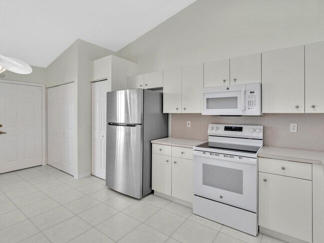 Building Photo - 6094 Lake Hibiscus Dr