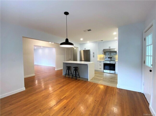 Building Photo - 26 Glen Oaks Dr