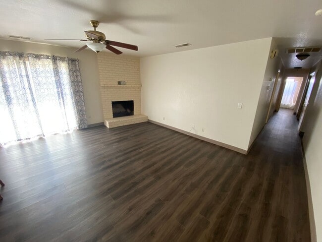 Foto del edificio - Charming Home for rent in Exeter, Ca