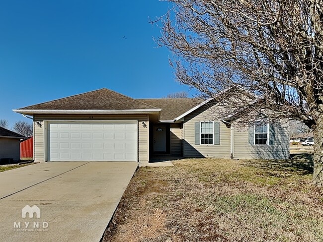 Building Photo - 539 N Century Ave