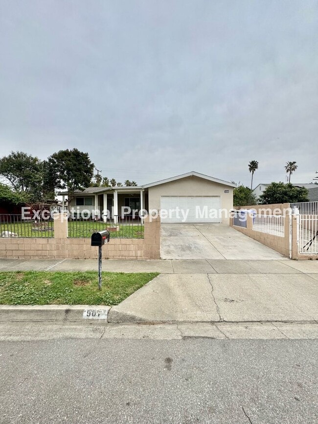 Building Photo - 907 N Millard Ave