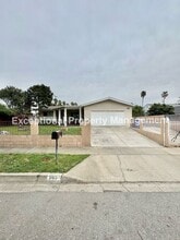 Building Photo - 907 N Millard Ave