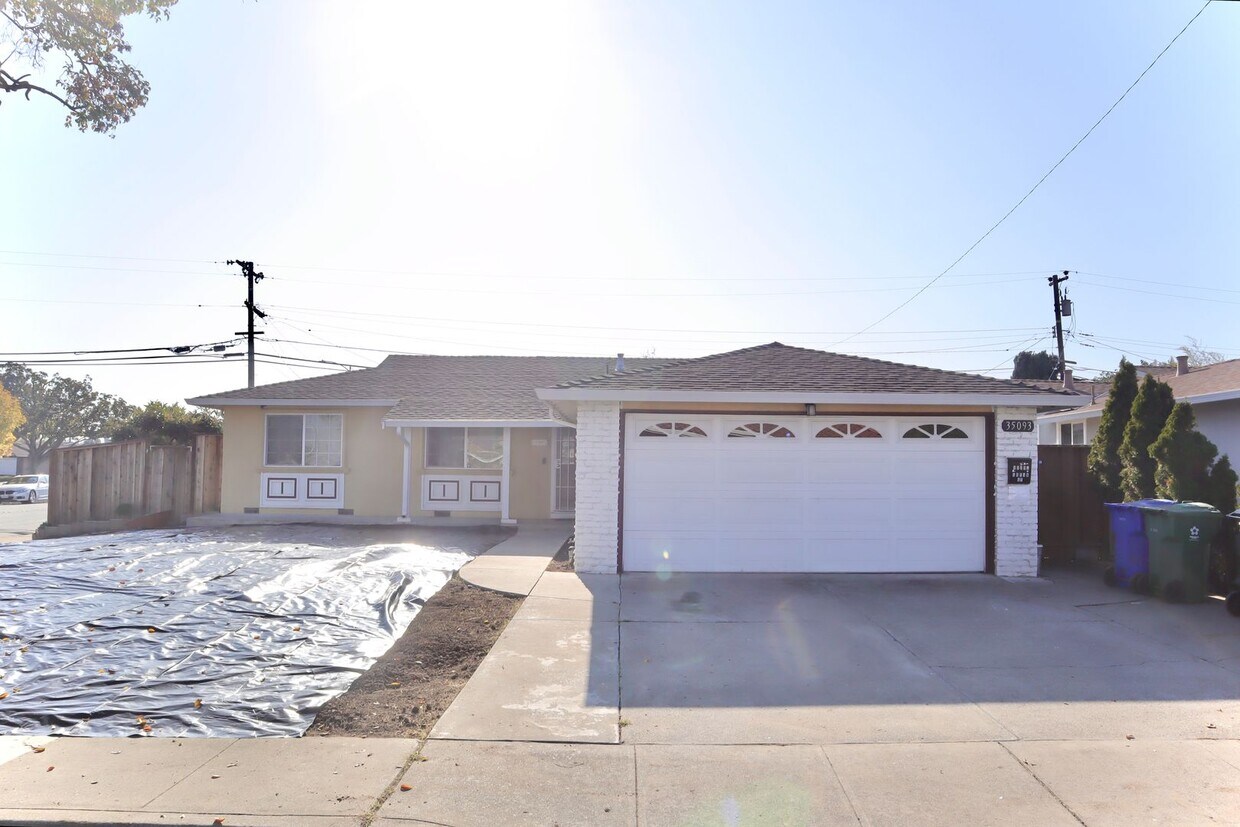 Primary Photo - Beautiful 5-bedroom home- Fremont!