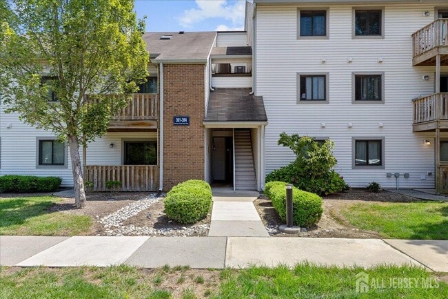 Building Photo - 303 Ravens Crest Dr