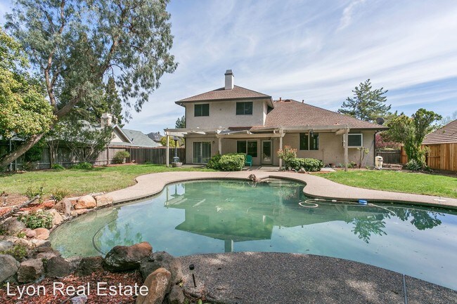 Foto del edificio - 1308 Ridgecrest Way