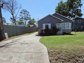 Building Photo - 8708 Lanewood Dr