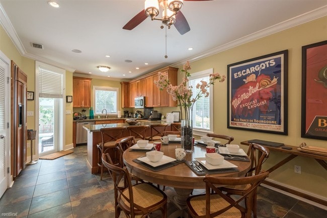 Building Photo - 3 br, 2.5 bath House - Ecco Domani