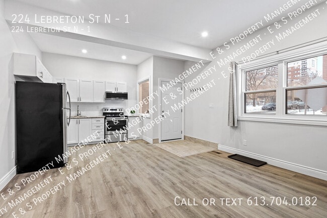 Building Photo - 224 Lebreton St N
