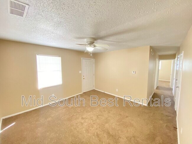 Building Photo - 514 W Levi Rd