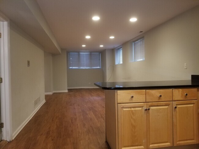Building Photo - 3216 N Racine Ave