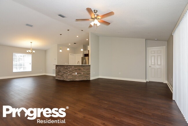 Building Photo - 925 Clearcreek Dr