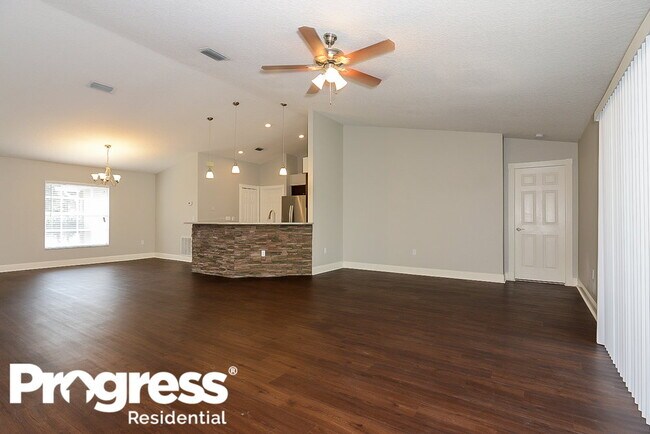 Foto del edificio - 925 Clearcreek Dr