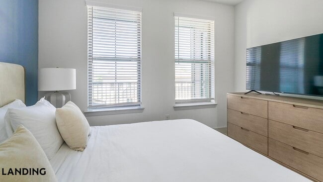 Building Photo - 698 Basilica Bay Dr