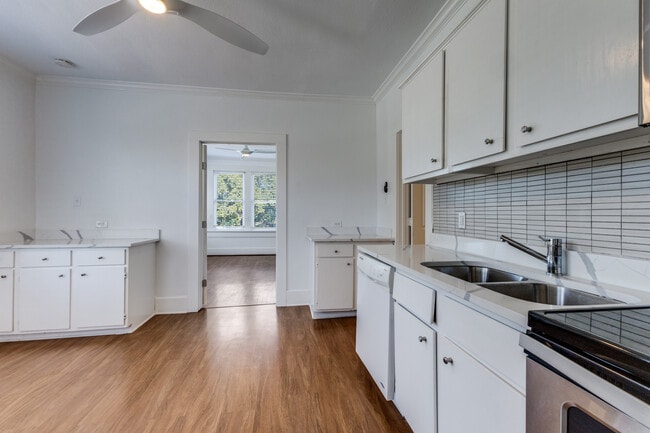 Building Photo - 5204 Junius St