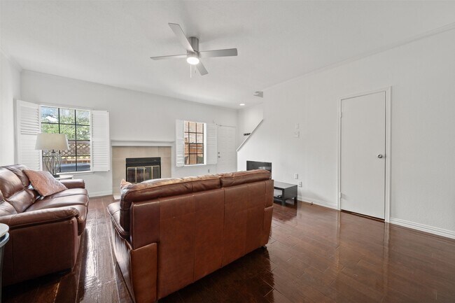 Foto del edificio - 9850 Pagewood Ln