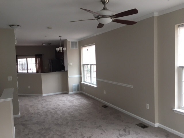 Building Photo - 5568 Auth Way