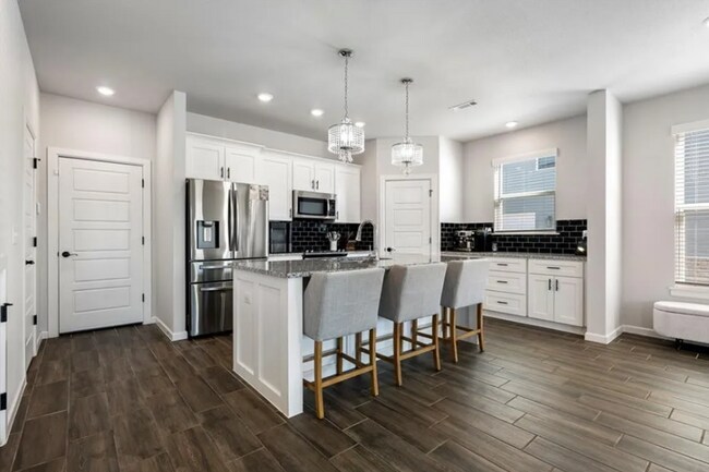 Foto del edificio - 1709 W Whitney Ln