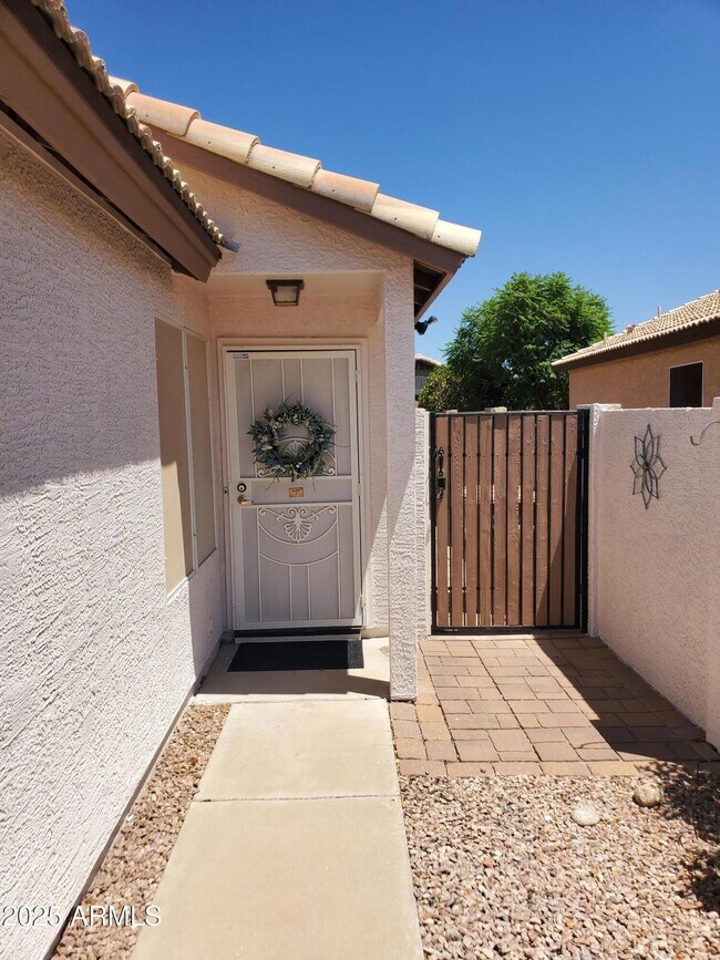 Building Photo - 10836 W Ventana Dr S