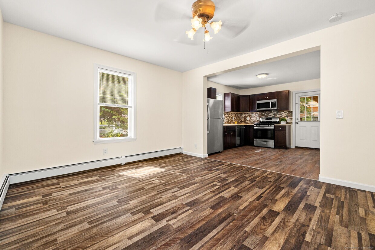 Foto principal - 143 Kneen St