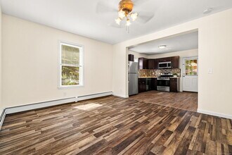 Building Photo - 143 Kneen St